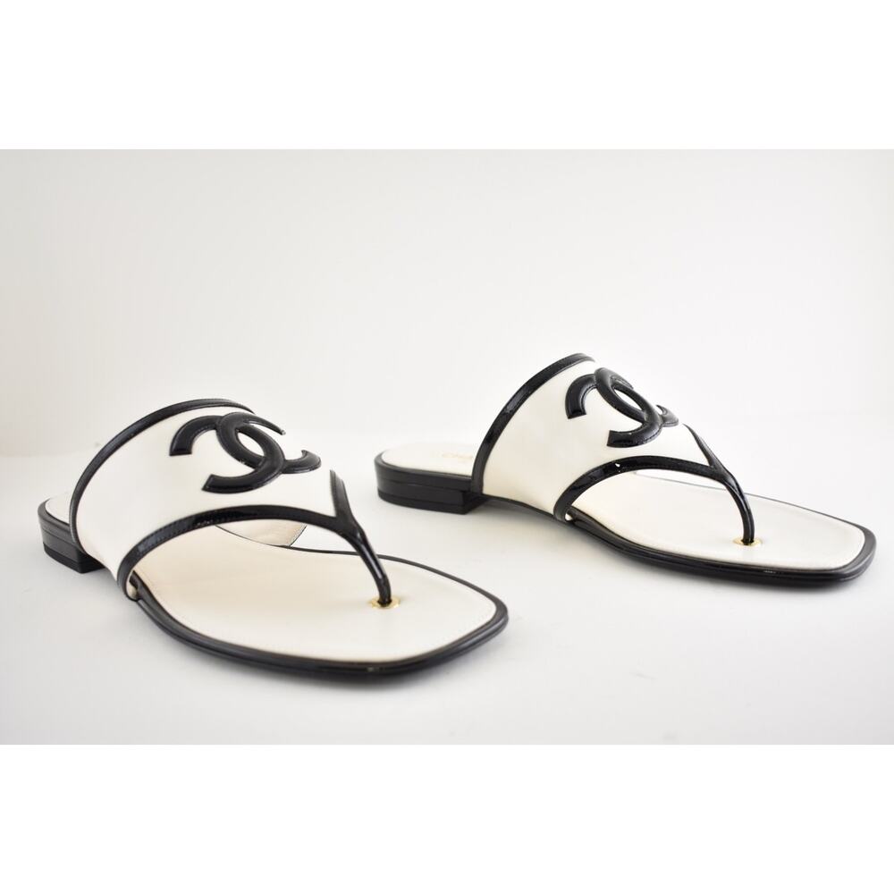 Chanel 26B White Black Patent CC Logo Thong Mule Slide Flip Flop Flat Sandal 42 - Picture 7 of 16